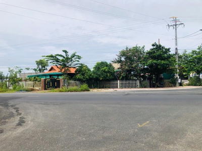 Bán 140m đất lô góc hùng vương, tân tiến,lagi giá rẻ nhất 3.9 triệu/m2 sát biển 2