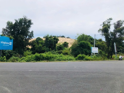 Bán 140m đất lô góc hùng vương, tân tiến,lagi giá rẻ nhất 3.9 triệu/m2 sát biển 3