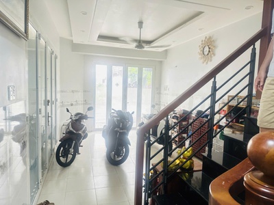 Nguyên hồng - p.11 - dt 45 tr tháng - 95m2 -4 tầng - 12 phòng - gần mt - chỉ hơn 8 tỷ 0