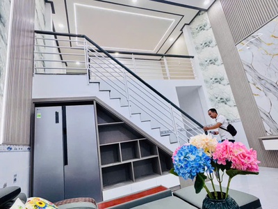 Nhà ngay ngã tư ga, qua gò vấp gần, ngang 5m rộng đẹp, giá yêu thương 1