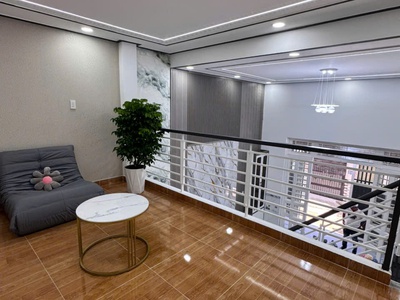 Nhà ngay ngã tư ga, qua gò vấp gần, ngang 5m rộng đẹp, giá yêu thương 2