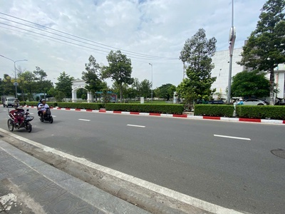 Bán đất mặt tiền dĩ an giá rẻ ngay trung tâm hành chính dĩ an 150m2 5 x 30 giá : 6.8 tỷ. 2