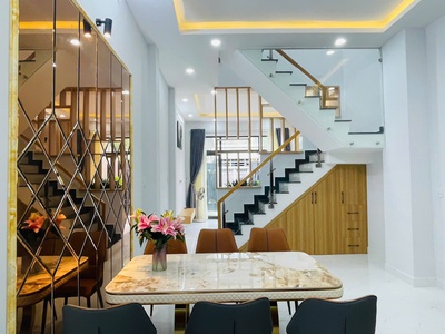 Bán gấp nhà đẹp thạnh lộc 15, 3 lầu 4 phòng ngủ, hẻm xe hơi 4