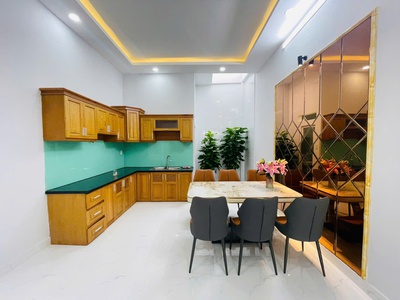 Bán gấp nhà đẹp thạnh lộc 15, 3 lầu 4 phòng ngủ, hẻm xe hơi 3