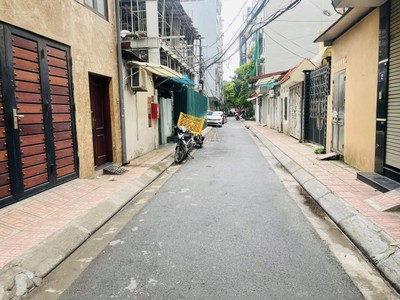 Nhà phân lô vương thừa vũ-72m 4 tầng 4.5mmt- oto đỗ cổng-gần trường,chợ. giá 20,5tỷ 4