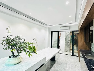 Bán nhà mới- đẹp dân xây độc lâp 7 tầng thang máy phố trạm 34 m2 10.5 tỷ long biên hà nội. 0