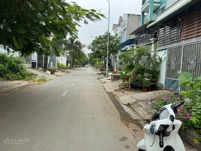 Bán nhà mặt tiền kdc hiện hữu, giáp quận 8, 3 tầng  5x21m , nhỉnh 7 tỷ - đường nhựa 10m 0