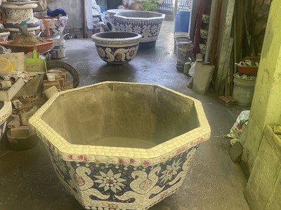 Chậu hoa dán miễng sành - chậu khảm sành sứ - nghệ nhân dán miễng sành sứ ,khảm miễng 3