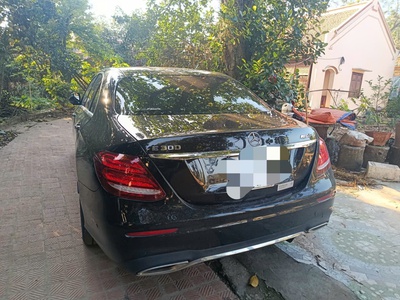 Bán xe mer E300 AMG sản xuất 2017 1