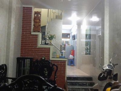 Bán nhà mặt ngõ nguyễn hoàng tôn, gần kđt ciputra, dt 36m2, mt 4.5m, giá 10.6 tỷ 0