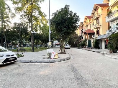 Biệt thự lô góc sài đồng, vỉa hè rộng, ôtô tránh, view công viên cây xanh 1