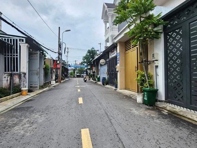 Nhà 2 tầng mặt tiền ta10, ô tô ngủ trong nhà. sát bên lê thị riêng, phường thới an quận 12. 0