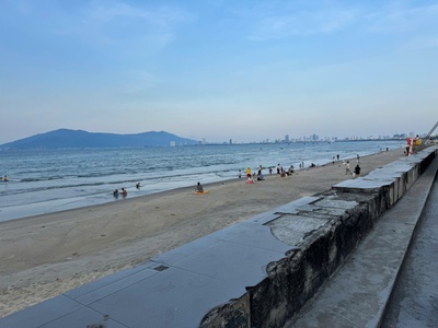 - đất mặt tiền nguyễn tất thành, ngay bãi tắm biển liên chiểu, gần khu nghỉ dưỡng ma su ki của nhật. 0