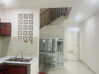 Sát mt nguyễn phước nguyên, 73m2, 2 tầng sạch đẹp, 3pn, sân rộng, 3.x tỷ vừa 0