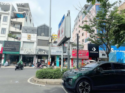 Chính chủ bán nhà mặt tiền đ. hai bà trưng, quận 3 - sẵn dòng tiền 100 triệu/tháng 0