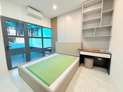 Bán nhà 4 tầng long lanh ở nga 2 thoáng phân lô ngõ 299 đường hoàng mai 5