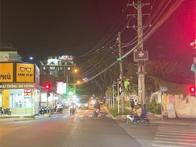 Siêu phẩm đường 10m thông ngay trung tâm quận 12 - nhà dt 4m  x 23 , 3 tầng lầu 2