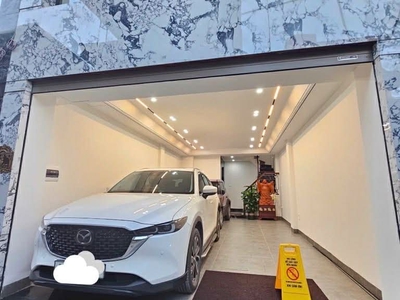 Nhà đẹp cổ linh, 8 tầng thang máy, đối diện aeon, gara, full nội thất 0