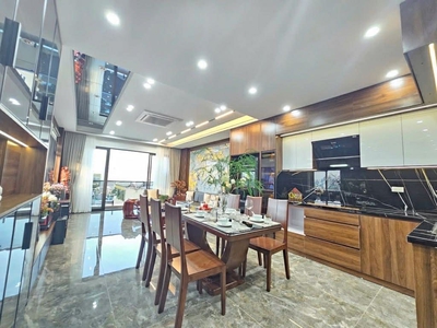 Nhà đẹp cổ linh, 8 tầng thang máy, đối diện aeon, gara, full nội thất 2