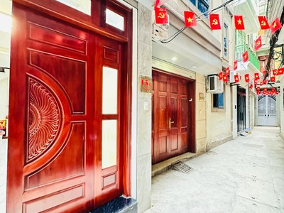 Nhà phố hoàng ngân-32m 5tầng- ngõ thông  ô tô đỗ cửa- nhỉnh 9 tỷ 1