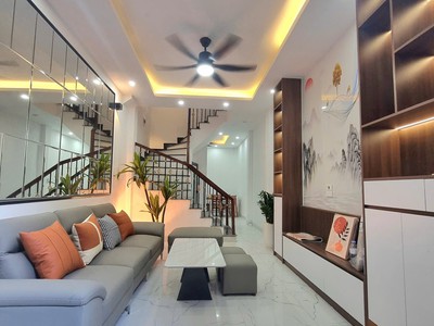 Nhà phố nguyễn xiển-35m 5tầng- gần trường, chợ  ô tô đỗ cách 30m- nhỉnh 8 tỷ 0