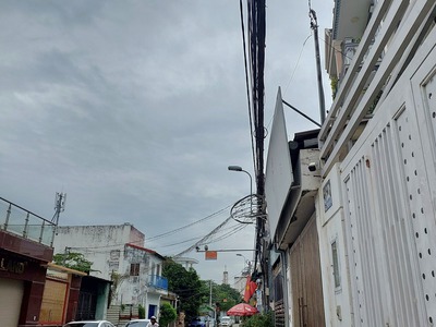 Nhà mặt tiền đẹp ở ngay đường số ,4 tầng 75m,oto ngủ trong nhà,đường trước nhà 8m,gần bv lê văn 2