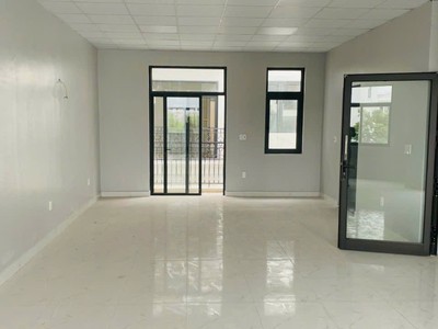 Cho thuê sàn văn phòng 80m2 giá 8tr tại Vinhomes Marina 1