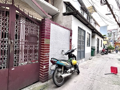 Bán nhà dt khủng 172.9m2-  ngang 10m -đ,đoàn văn bơ- về túi 45tr/tháng- lưu thông tôn đản-gần 1