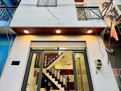 Nhà đẹp thạnh lộc 15, 3 lầu 4 phòng ngủ, giá rất yêu thương 0