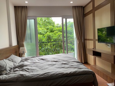 Chính chủ cho thuê ccmn 2 phòng ngủ vip full đồ,thang máy,trung tâm yên hòa. 1