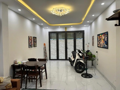 Chính chủ bán nhà đức giang 5 tầng thang máy 45m2 mt: 4m 4