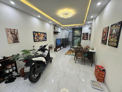 Chính chủ bán nhà đức giang 5 tầng thang máy 45m2 mt: 4m 2