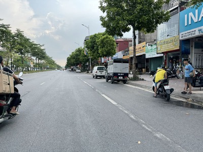 Bán đất mặt phố kinh doanh giá chỉ ngang đất TĐC - 68,7m2 Phố Ngô Gia Tự, sau có đường 3m 2