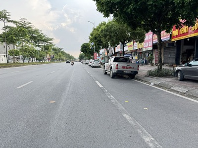 Bán đất mặt phố kinh doanh giá chỉ ngang đất TĐC - 68,7m2 Phố Ngô Gia Tự, sau có đường 3m 4