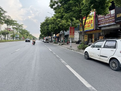 Bán đất mặt phố kinh doanh giá chỉ ngang đất TĐC - 68,7m2 Phố Ngô Gia Tự, sau có đường 3m 5