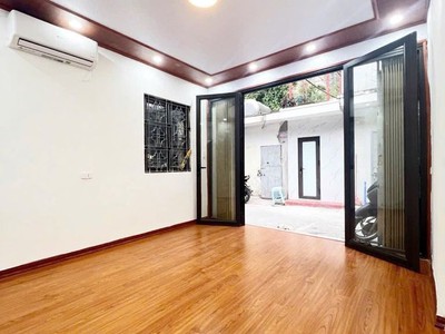 Bán Nhà Tập Thể Ngọc Lâm, Long Biên 1T, 42m2 giá 3,65 tỷ ô tô nhỏ đỗ cửa 1