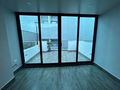 Nhà mới 8 tầng thang máy oto đỗ cổng ngay sau Trung tâm HNQG nhỉnh 11 tỷ 4