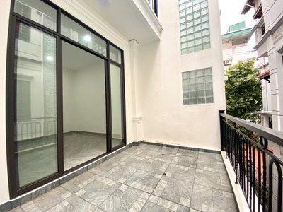 NHÀ ĐẸP TỨ LIÊN 64m2 x 5 tầng thang máy CÁCH Ô TÔ DỪNG ĐỖ 1 NHÀ NGÕ THÔNG 3