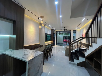 Không có chỗ chê nhà 3 tầng cực đẹp mặt tiền THANH HOÁ,HOÀ XUÂN,có gara ôtô, sát Võ An Ninh 10