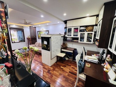 Mặt ngõ phạm tuấn tài - to hơn phố - thang máy - vỉa hè xe con hạn chế hoạt động - ngõ thông. 1