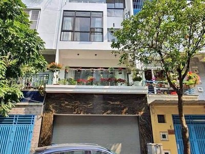 Mặt ngõ phạm tuấn tài - to hơn phố - thang máy - vỉa hè xe con hạn chế hoạt động - ngõ thông. 0