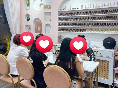 Không người trông coi cần sang gấp tiệm nail/ gội tại trung tâm quận 3 1
