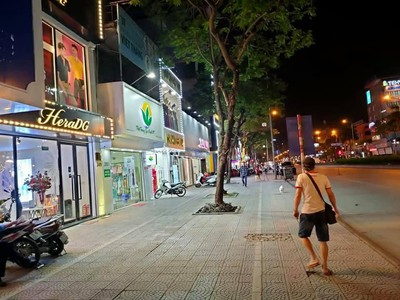 Nhà mặt phố nguyễn văn cừ, 440m, mặt tiền 18m, nở hậu, vỉa hè đá bóng 0