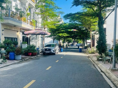 Bán nhà 3 tầng trục chính kdc phú hồng đạt, thuận an   diện tích 60m    giá 4.55 tỷ 1