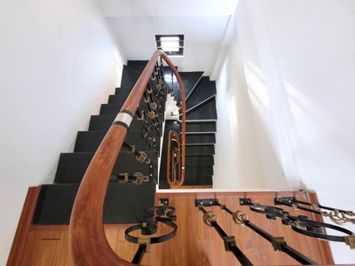 Chính chủ bán nhà 4 tầng, sổ đỏ, gần đường Oto tải tránh. 8