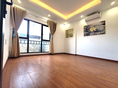 Chính chủ bán nhà 4 tầng, sổ đỏ, gần đường Oto tải tránh. 11