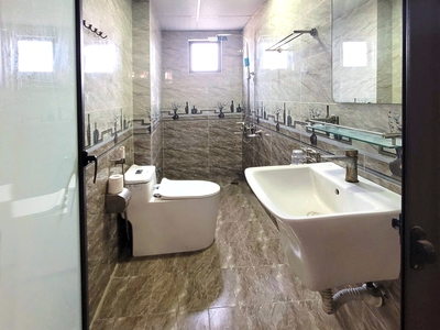 Chính chủ bán nhà 4 tầng, sổ đỏ, gần đường Oto tải tránh. 9