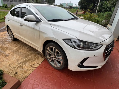 Mình có xe elantra 2018 bản 2.0 một chủ từ đầu. 2