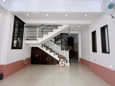 Ngay bệnh viện Q Tân Phú - ĐH Văn Hiến, 40m2 - ngang 4m, 4 tầng BTCT - nhỉnh 5 tỷ. 0