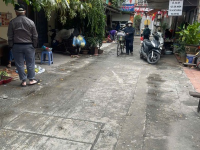 Chính chủ cần bán nhà tập thể đẹp - giá tốt - vị trí đắc địa tại trại găng, phố bạch mai 0